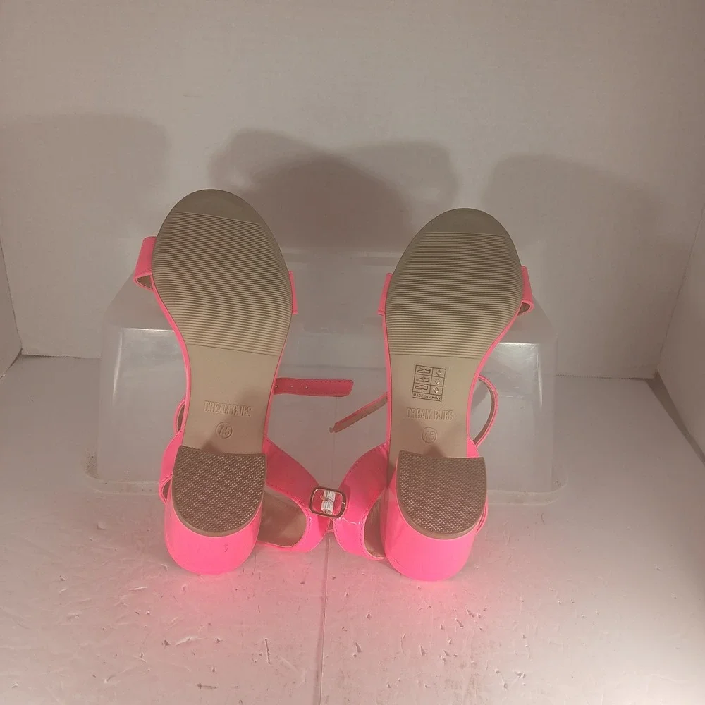 Dream Pairs Block Heel Sandals 7.5 Neon Pink Patent Barbiecore Low Heel